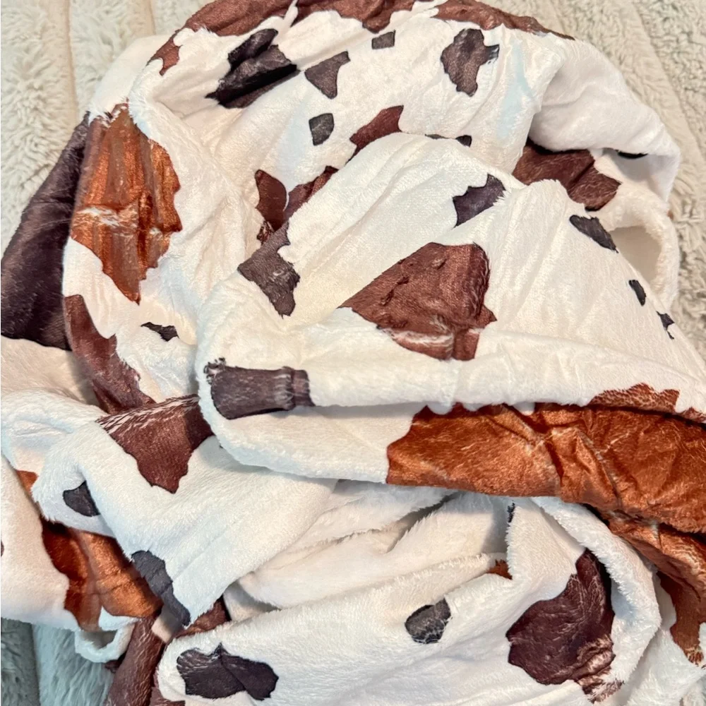 NEW Cow Print Home Bedding Kids Throw 40in x 50in Lightweight Soft Blanket